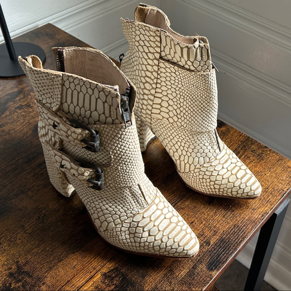 Freebird Textured Cream Ankle Booties
